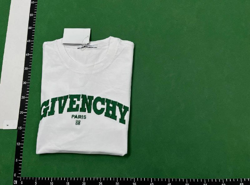 Camiseta  Givenchy -2
