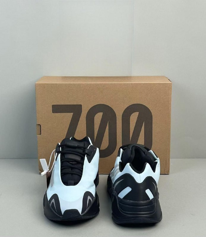 yeezy 700 -4