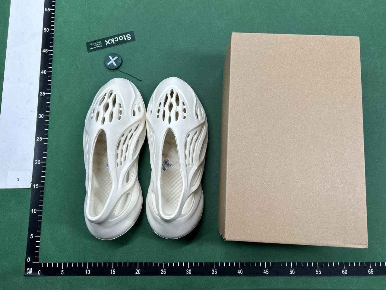 yezzy slippers -5