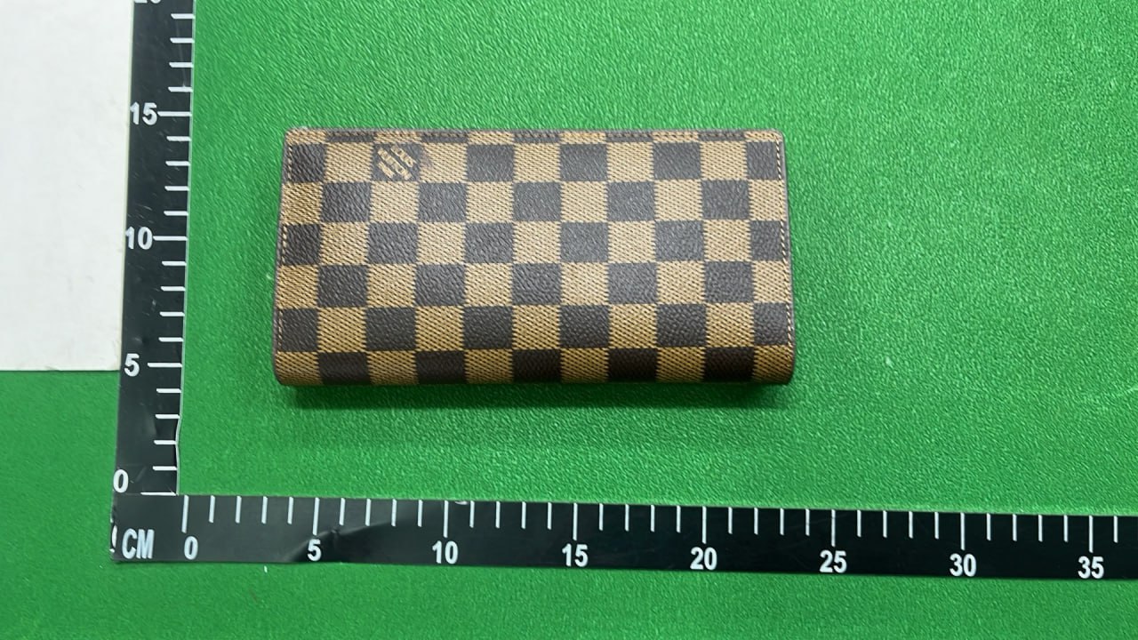  Louis Vuitton Coach Wallet -4