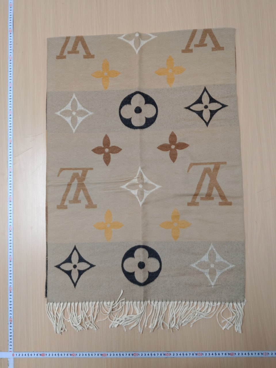 LV shawl -2