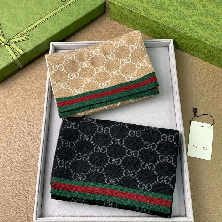 GUCCI scarf