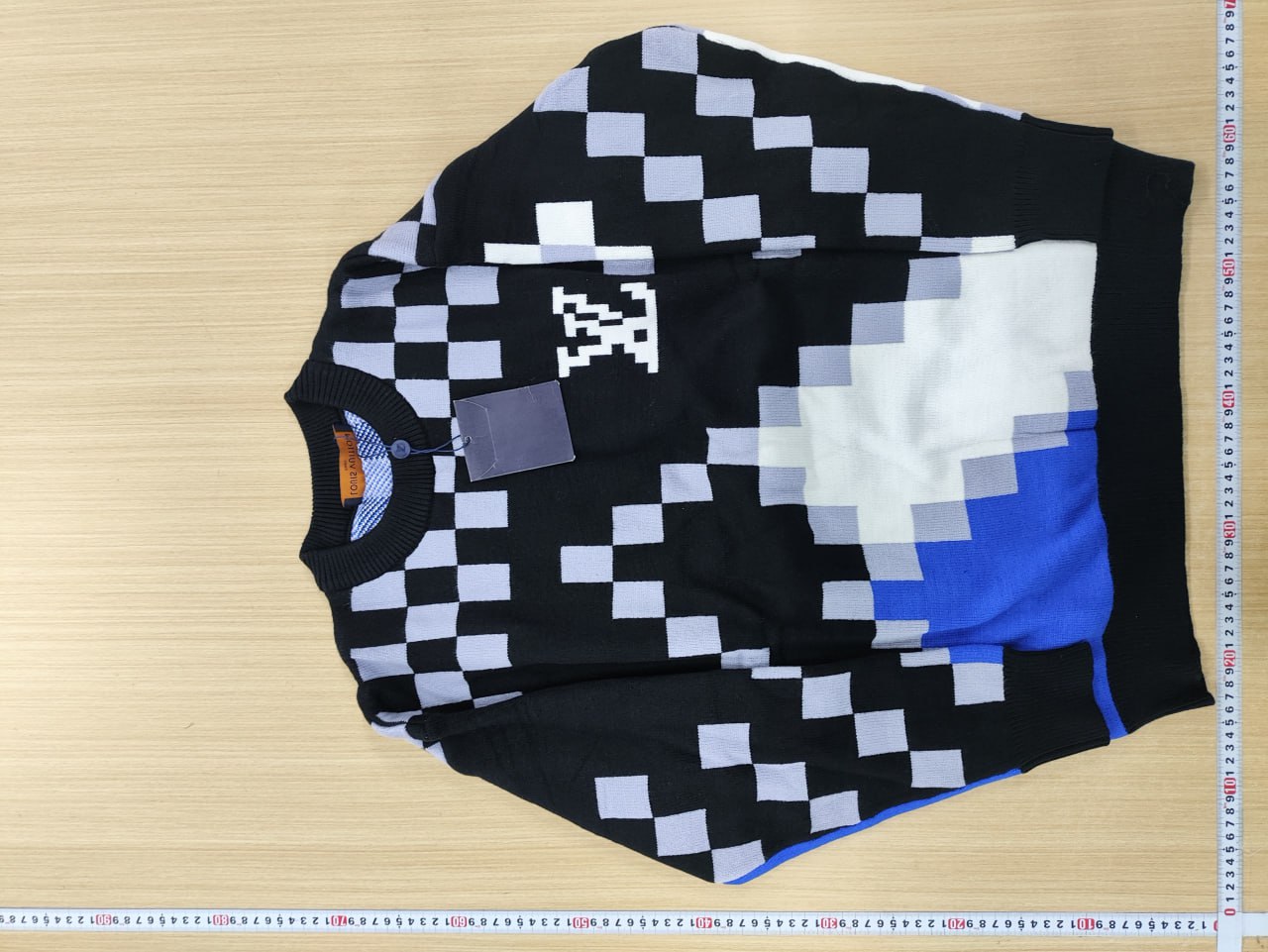 LV Sweater0 -3