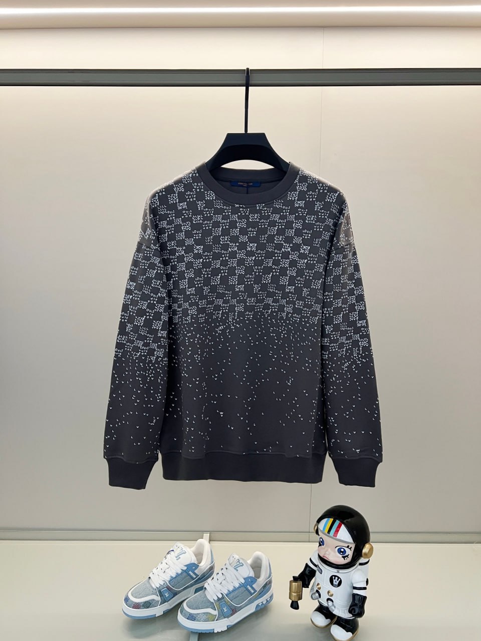  Louis Vuitton Monogram Embroidery Sweatshirt 37 styles -2