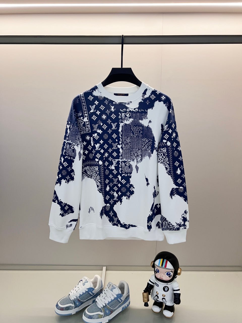  Louis Vuitton Monogram Embroidery Sweatshirt 37 styles -4