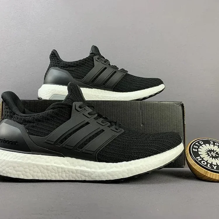 ADIDAS ULTRABOOST