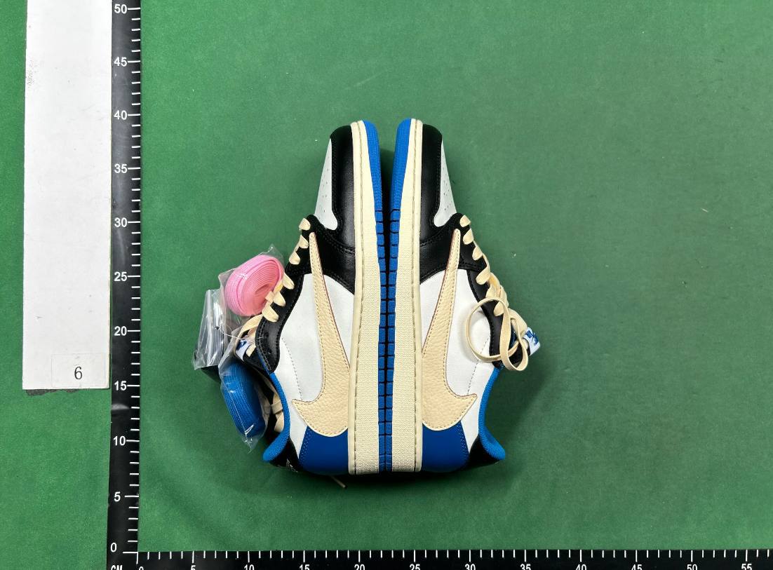 JORDAN  1   TRAVIS   SCOTT -2