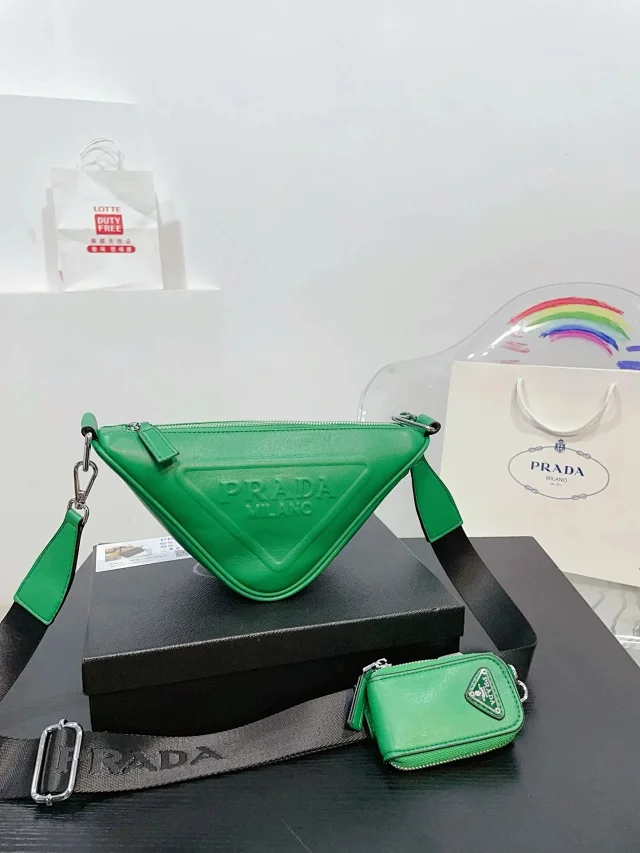 PRADA BAG1 -2