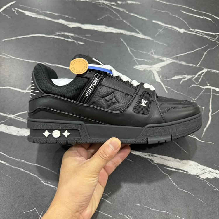 LV Trainer Sneaker -4