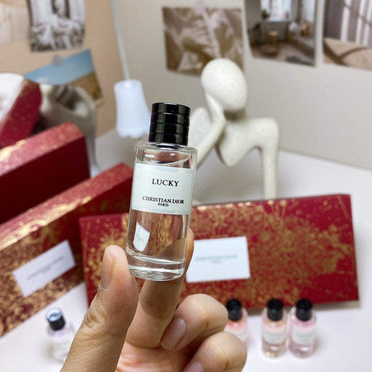 Dior Collection Fragrance Sample Set 8 Pieces -4