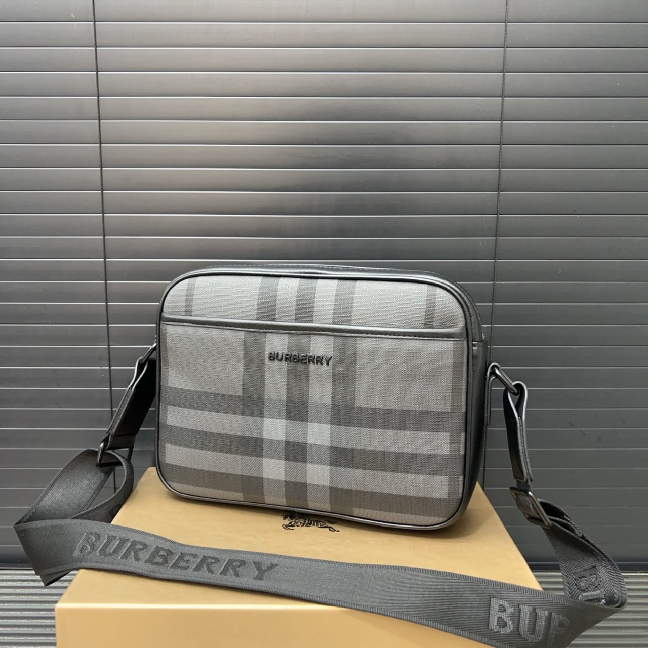 Burberry Backpack bags camera bags -3