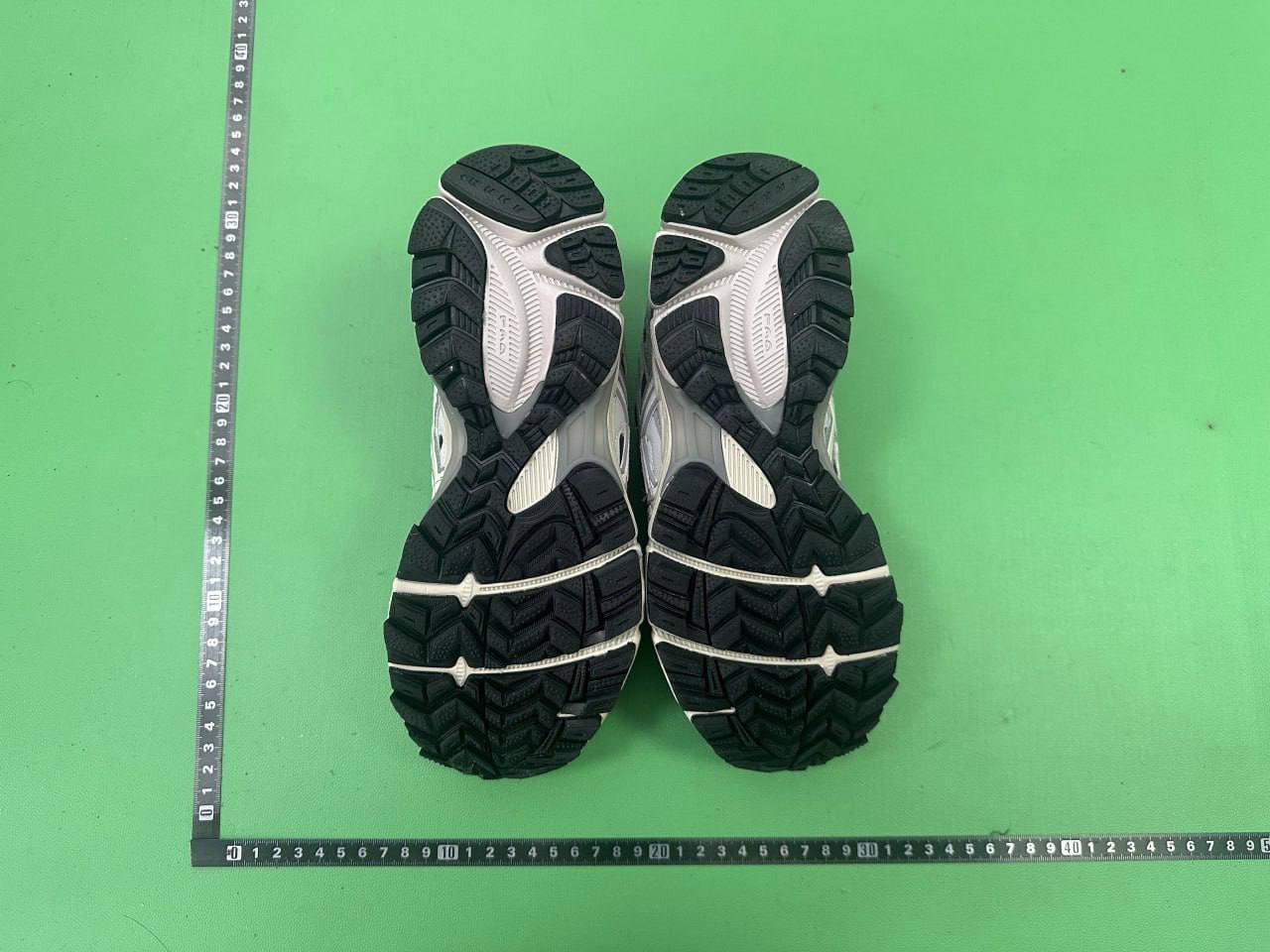 Asics Gel-Kahana 8 -3