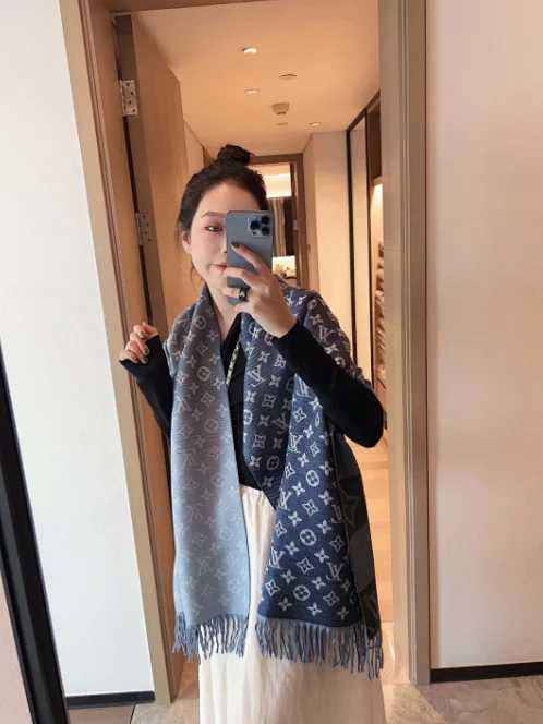LV Scarf                -3