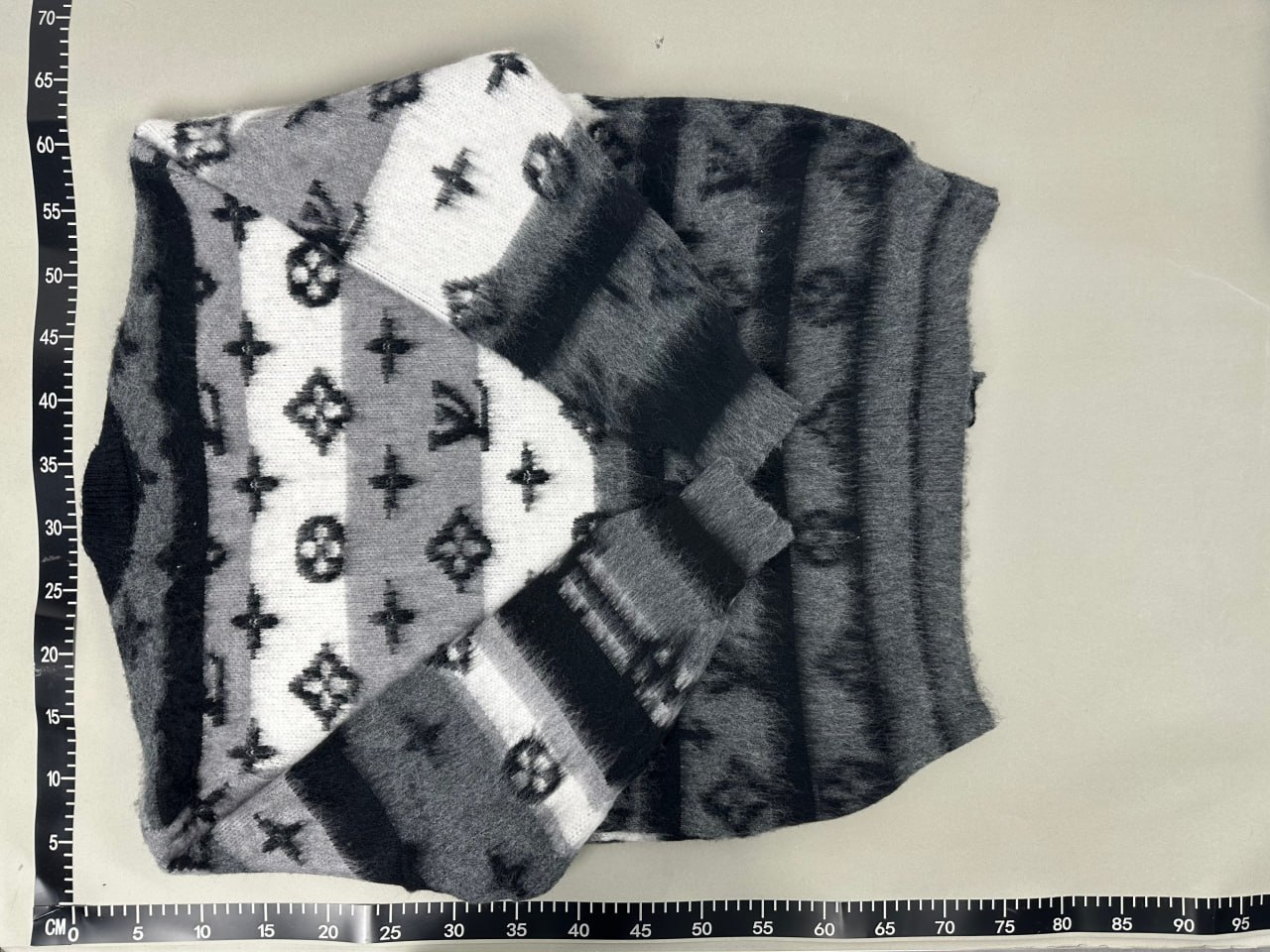 Louis Vuitton Sweater2 -4