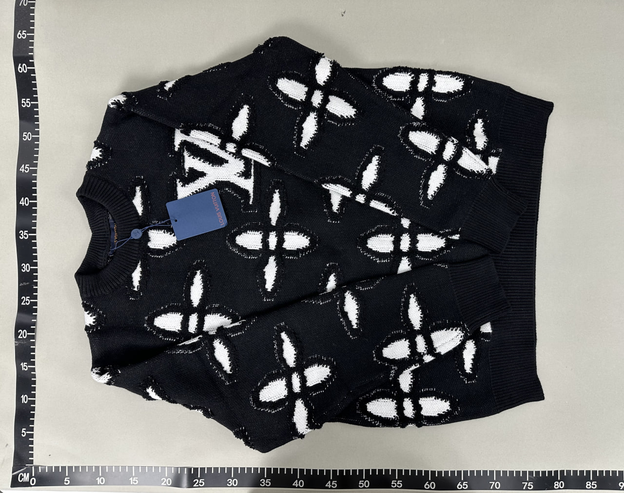 LV Sweater3 -3