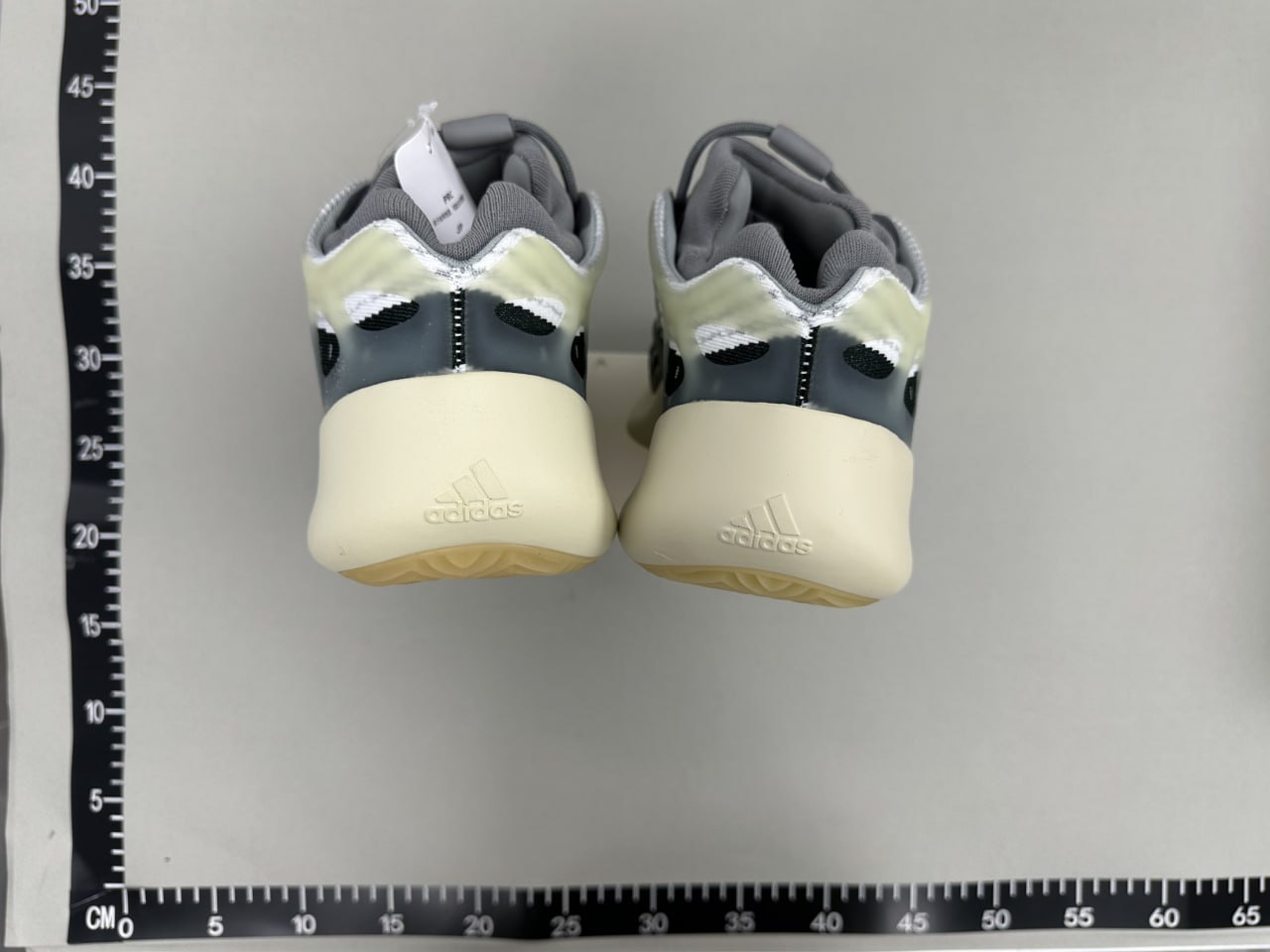Adidas Yeezy 700 -4