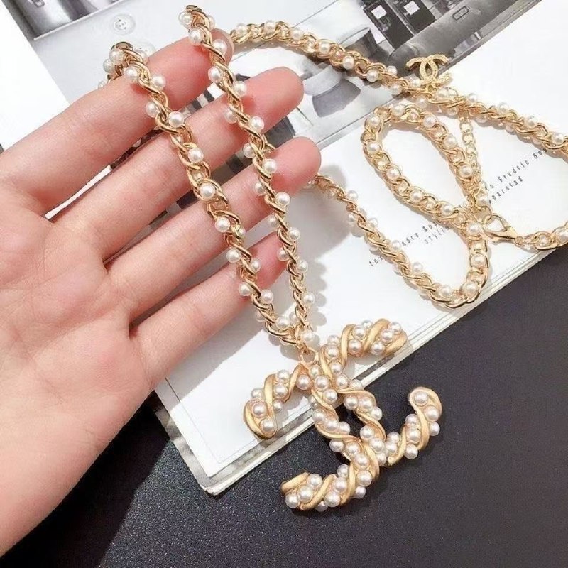 Chanel Pearl CC Logo Necklace -3