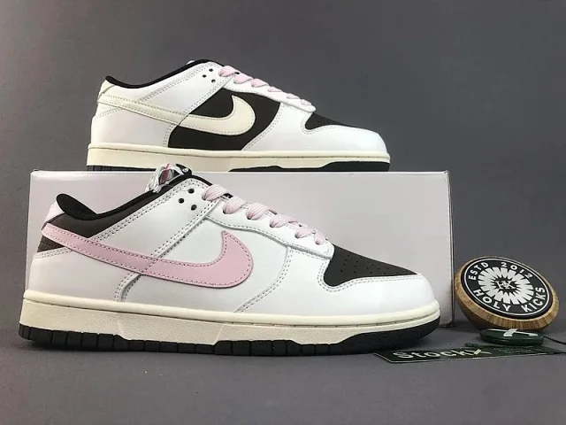 NIKE SB Dunk Low Premium