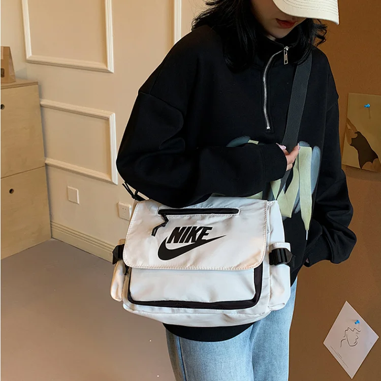 Nike B22 Messenger Bag [16 sty