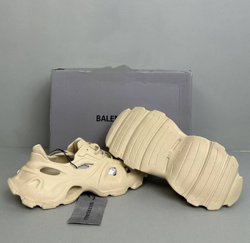 Balenciaga Cargo Sneakers -4