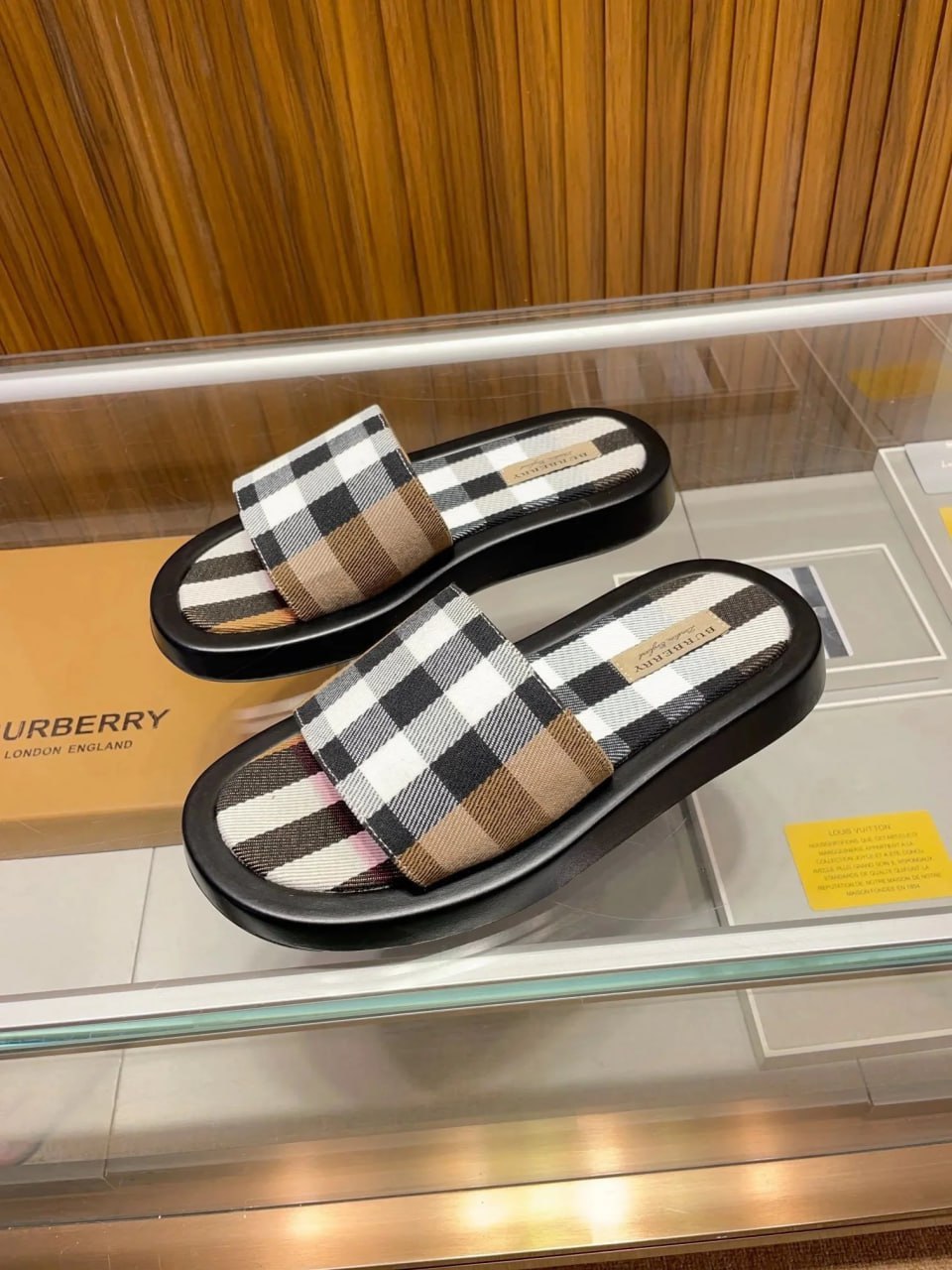 Burberry quality slippersshoes -4