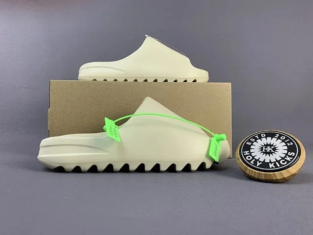 KANYE WEST X YEEZY SLIDE -4