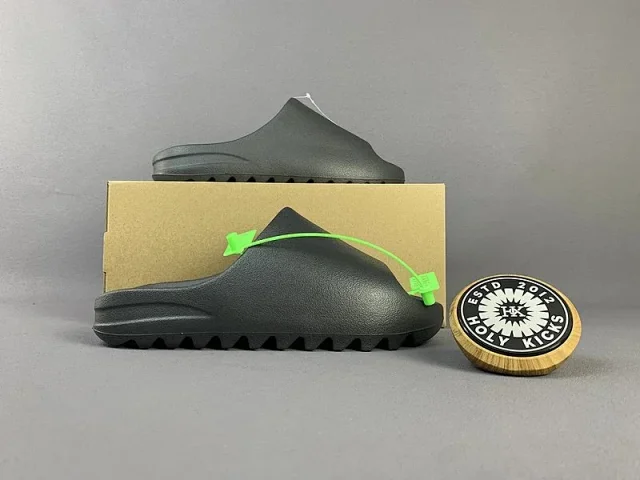 KANYE WEST X YEEZY SLIDE -5