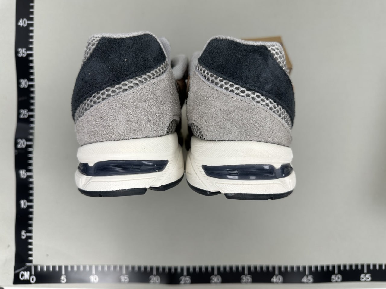 ASICS  -4