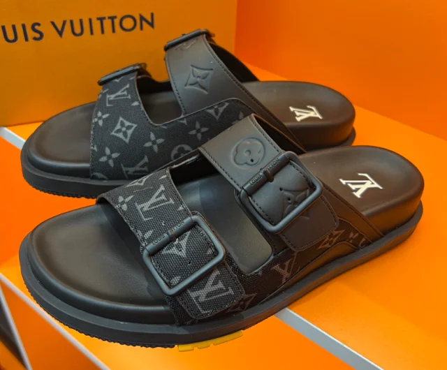  LOUIS VUITTON slippers -2