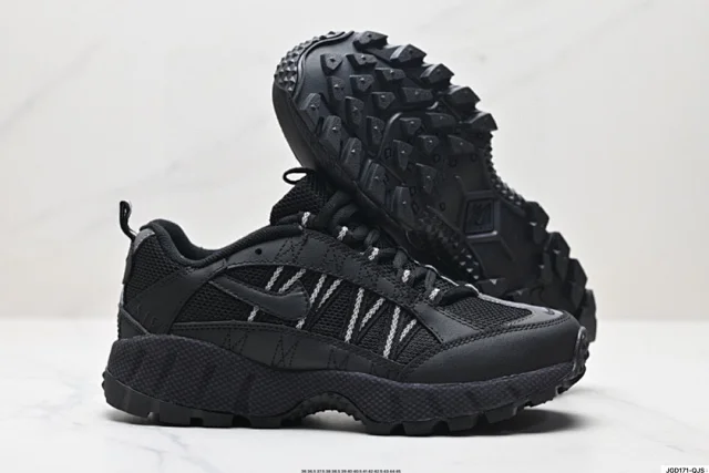 Nike Air Humara QS 