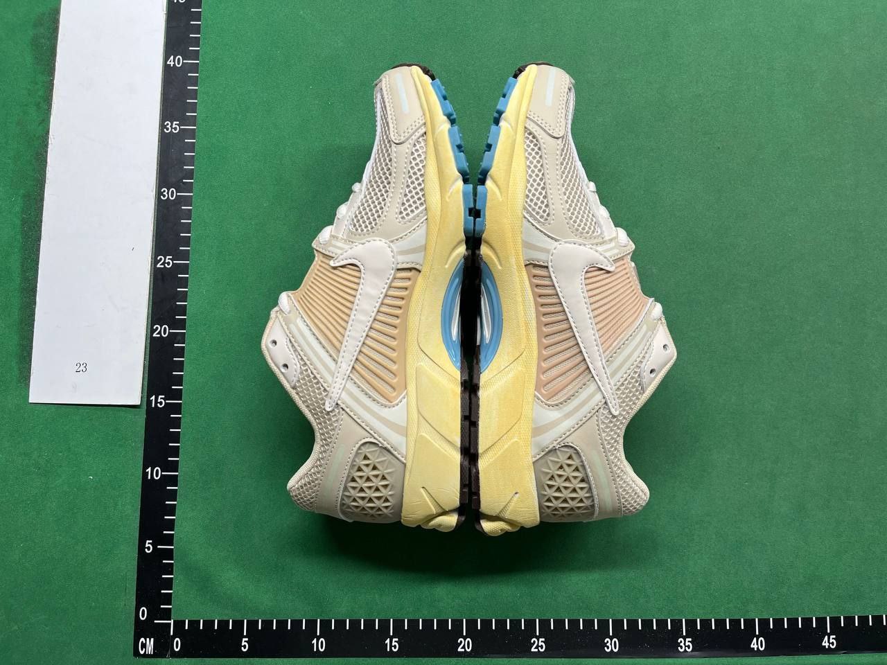 Nike Zoom Vomero 5 -4