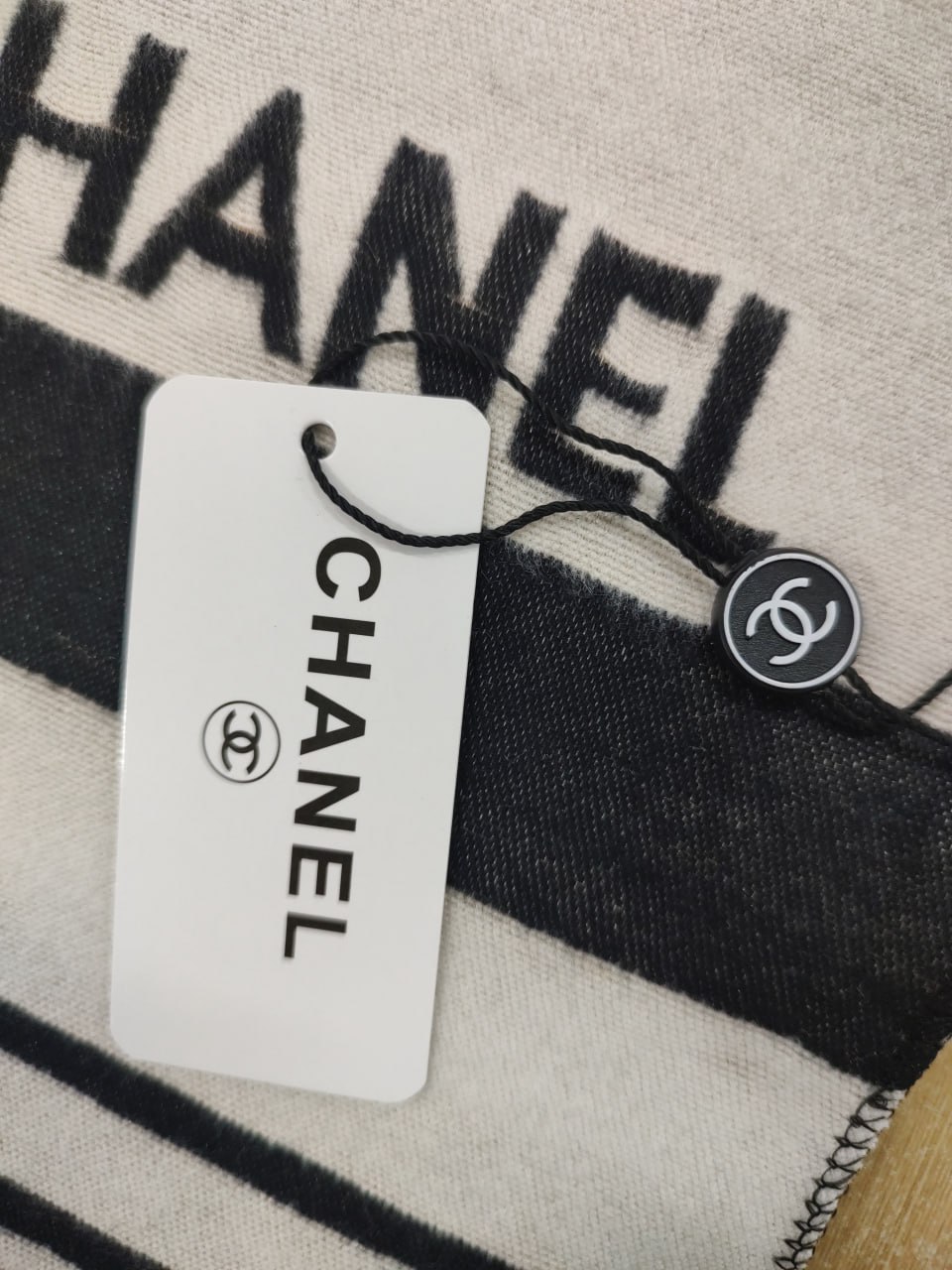  CHANEL scarf -5