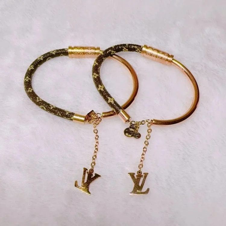  LV Bracelet1 -2