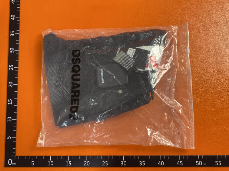  Dsquared2  shorts (40 -4