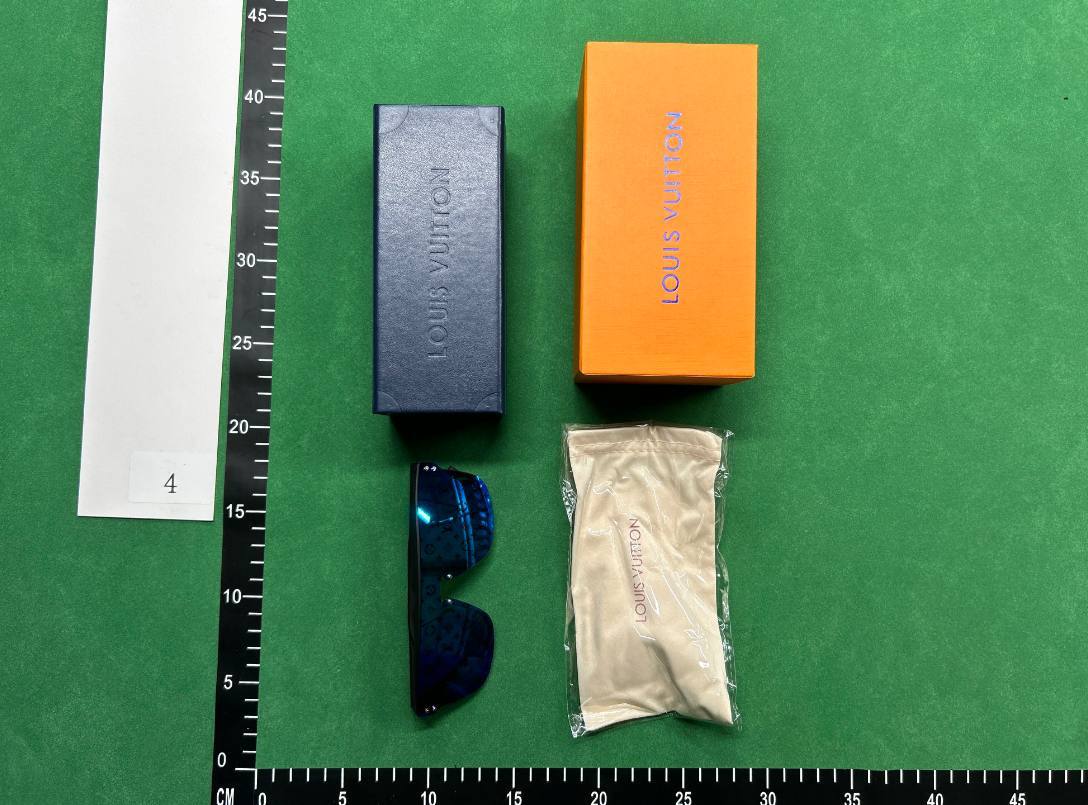 LV Louis Vuitton Sunglasses -2