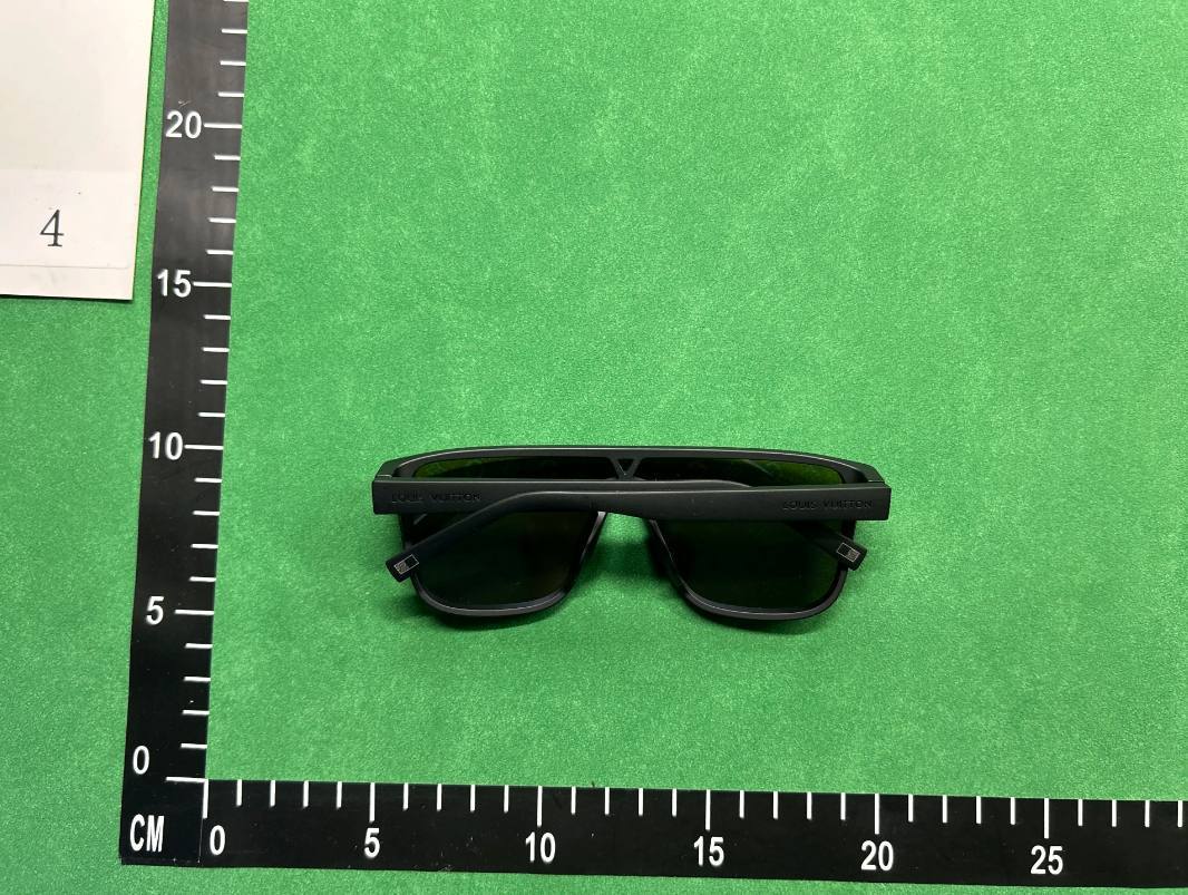 LV Louis Vuitton Sunglasses -4