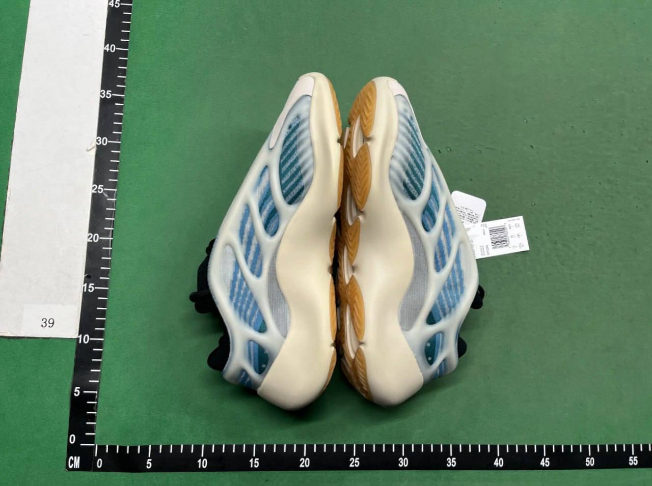    adidas originals Yeezy boots 700 v3 -4