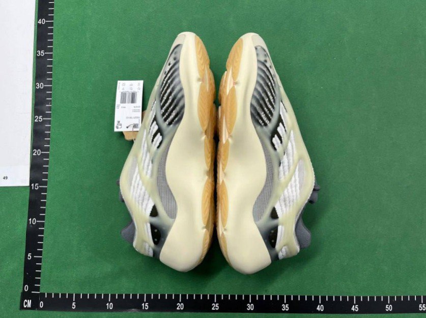    adidas originals Yeezy boots 700 v3 -2