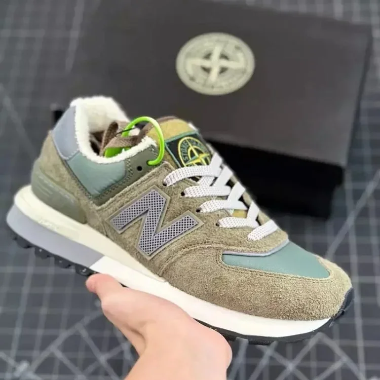  New Balance 550 Sneakers [13 