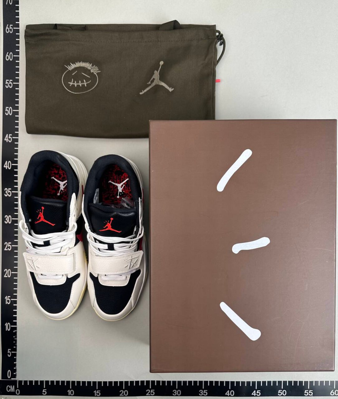 Jordan 1 Low x Travis Scott -2