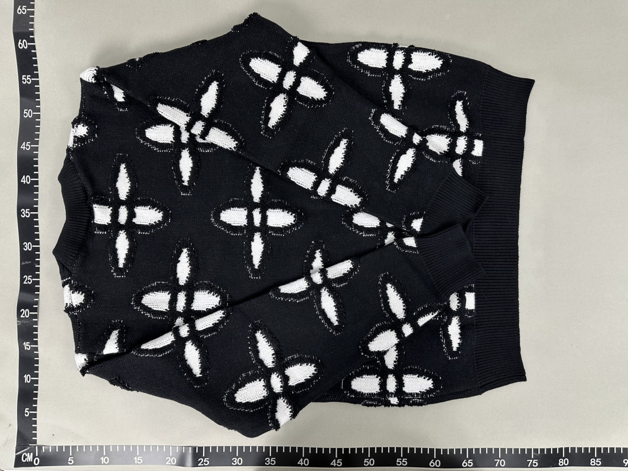  LV Sweater -4