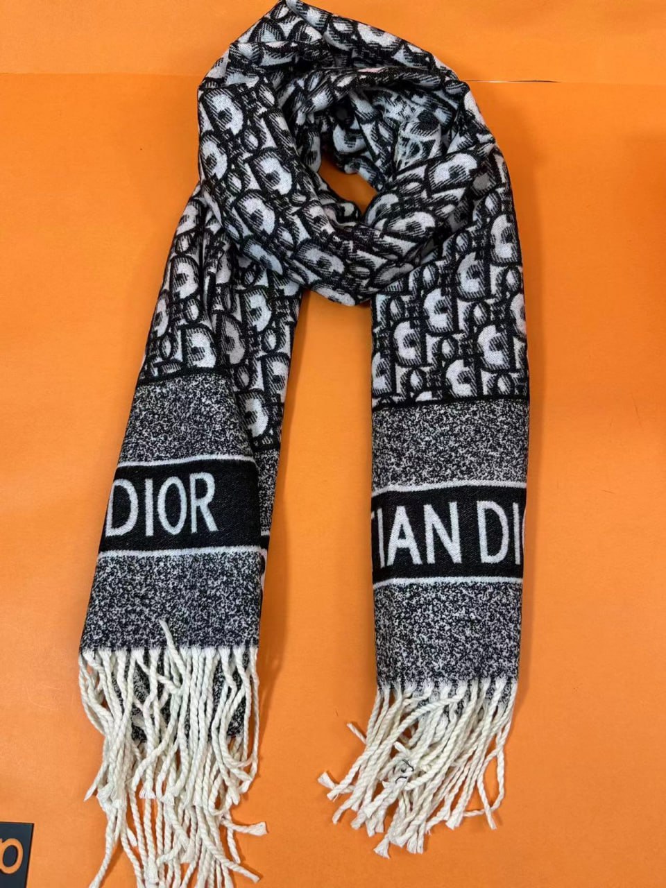 Burberry/LV/Fendi  Scarf -4