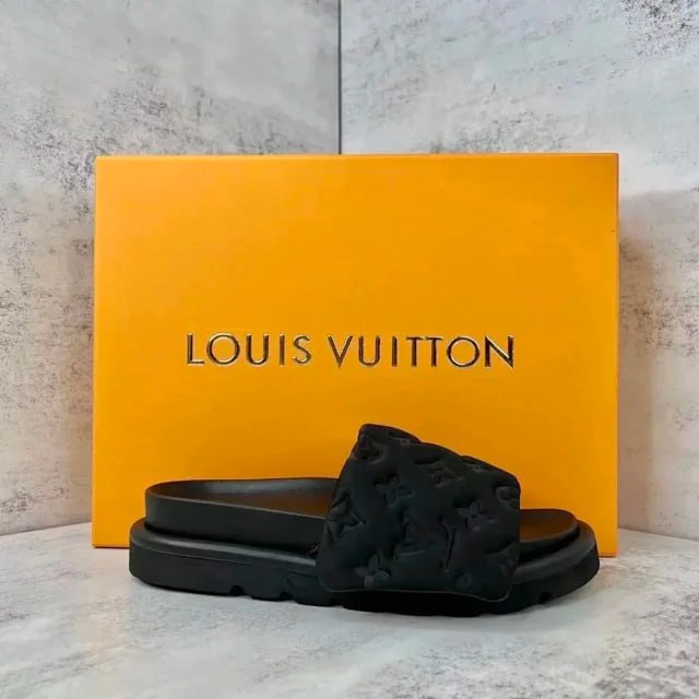   LV slippers -2
