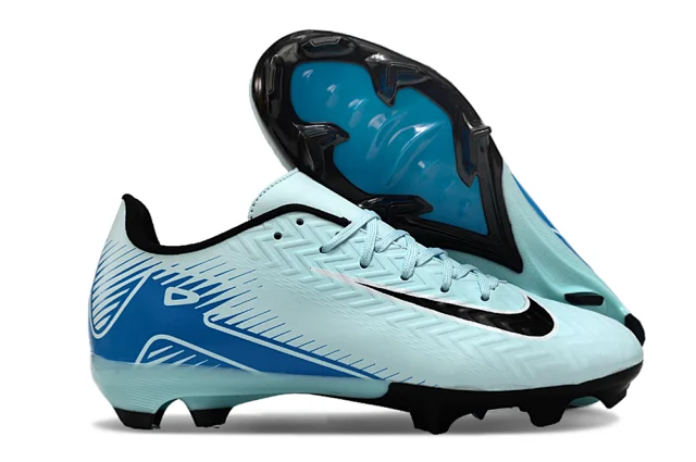 NIKE Soccer shoes -3