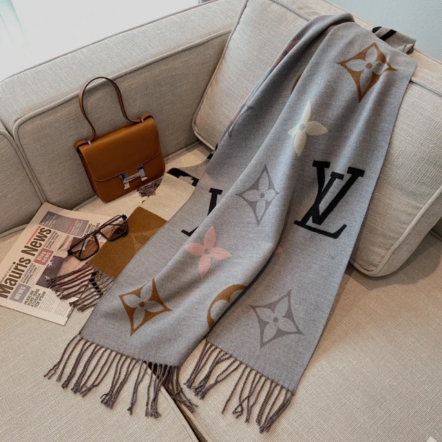 LV scarf -3