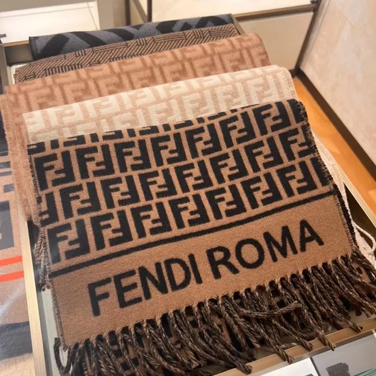   Fendi scarf -4