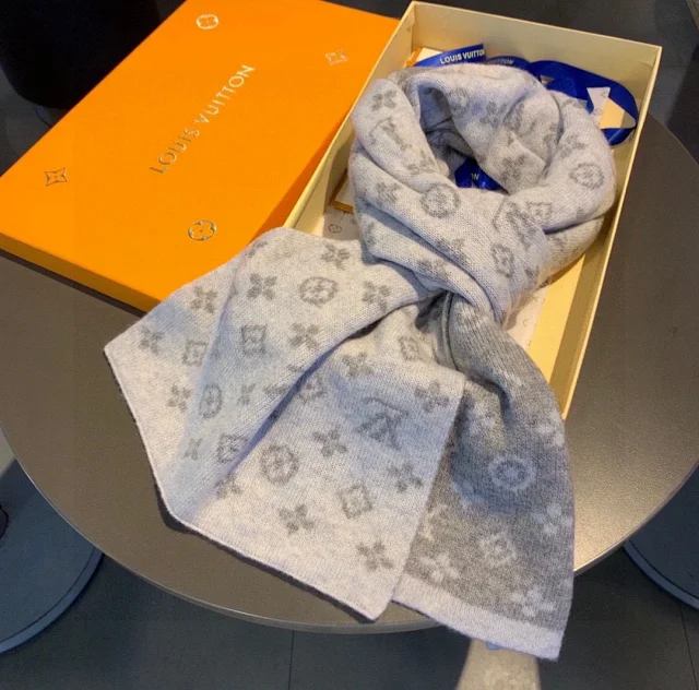   Burberry scarf -3