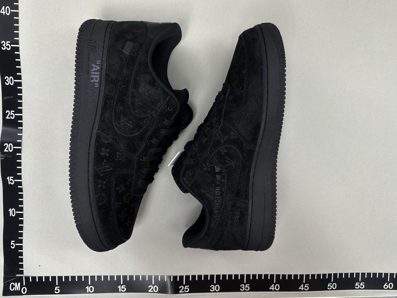   NIKE LV -4