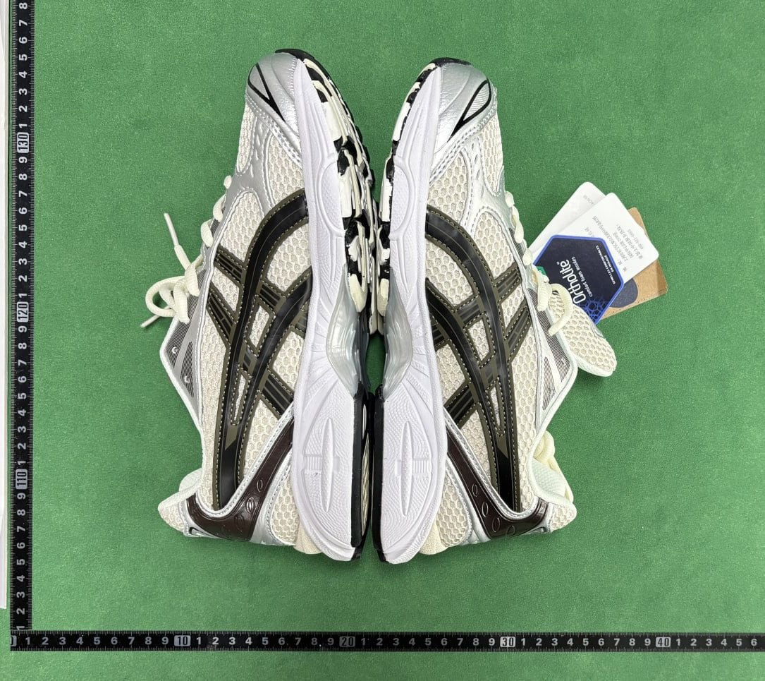 Asics Gel-Kayano Running Shoes for Men and Women   -5