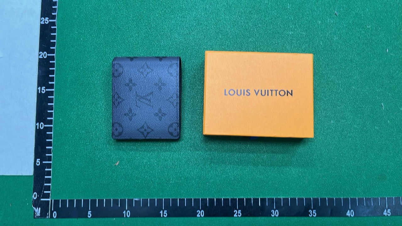  Louis Vuitton Monogram Canvas Wallet  -3